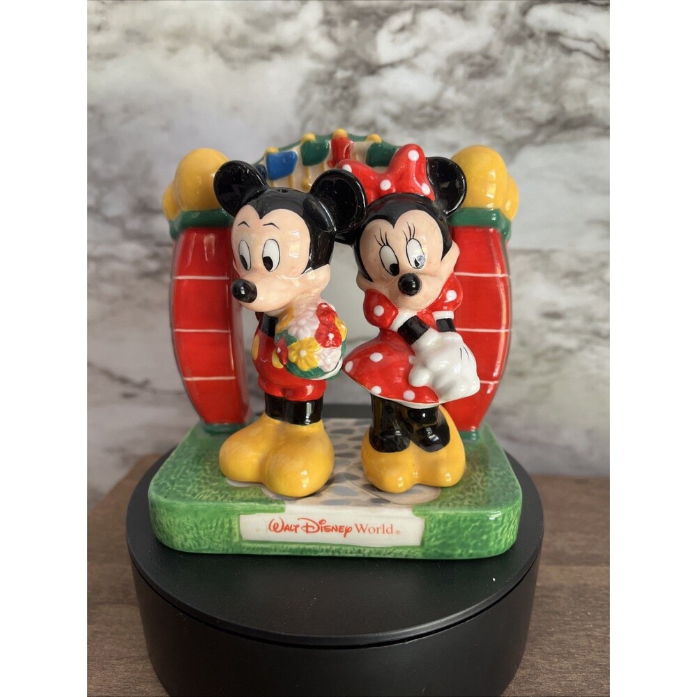 Walt Disney World Disney Mickey Mouse & Minnie Mouse Salt & Pepper Shakers Set